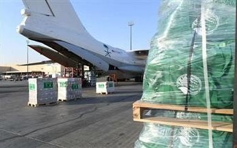 المملكة العربية السعودية:الطائرة الاغاثية الثالثة عشر تصل مطار رفيق الحريرى