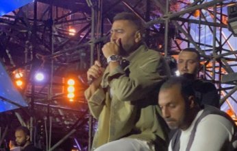 تعرف على سبب توقف حفل تامر حسني بالإسكندرية.. صور