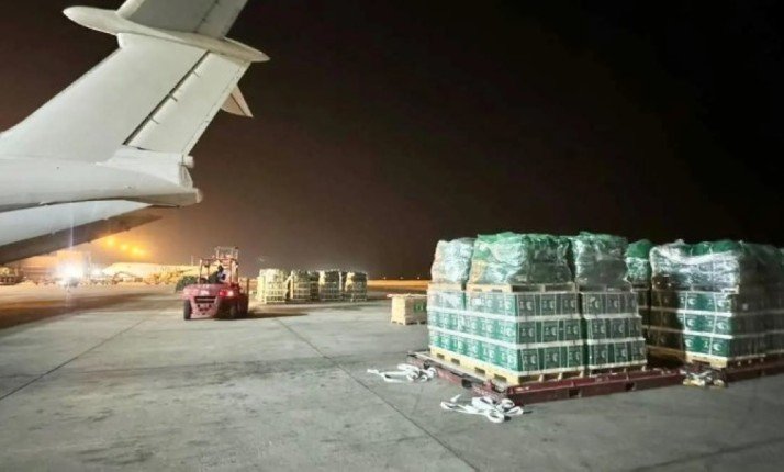 المملكة العربية السعودية:وصول الطائرة الاغاثية الخامسة عشر الى مطار الحريرى ببيروت المملكة العربية السعودية:وصول الطائرة الاغاثية الخامسة عشر الى مطار الحريرى ببيروت