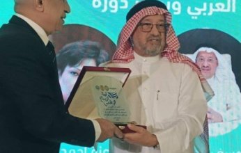 قمة الإبداع الإعلامي للشباب العربي تكرم الدكتور يوسف العميري في ختام فعالياتها