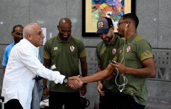 حسين لبيب يؤازر لاعبي الزمالك استعدادًا للسوبر المصري