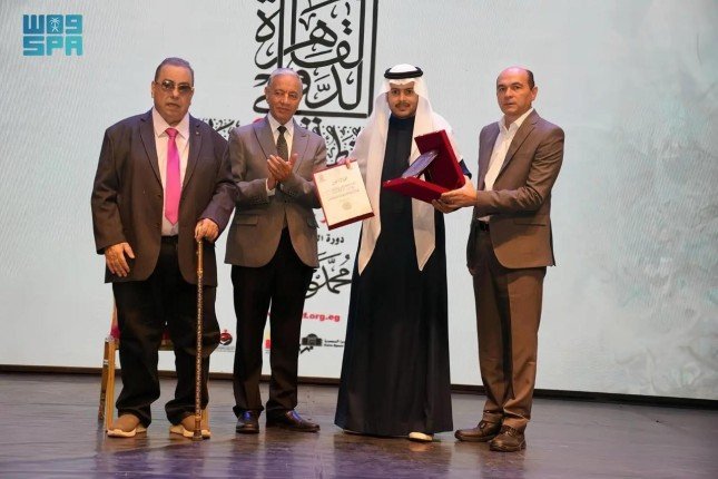 تتويج خطاط كسوة الكعبة المشرفة بالمركز الأول في ملتقى القاهرة الدولي للخط العربي تتويج خطاط كسوة الكعبة المشرفة بالمركز الأول في ملتقى القاهرة الدولي للخط العربي