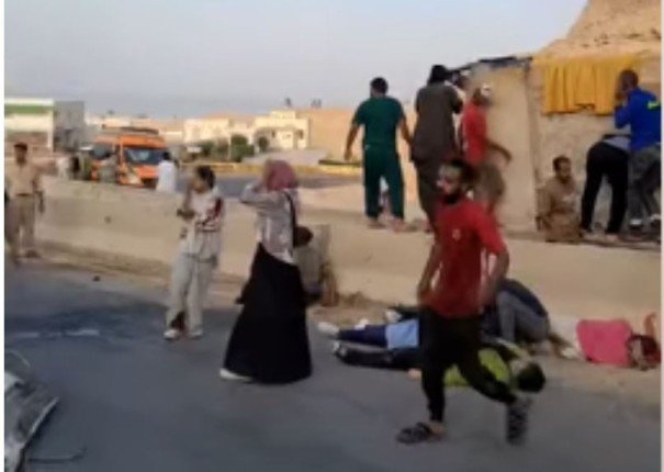 الضحايا طلاب جامعة.. شاهد اللقطات الأولى لحادث انقلاب أتوبيس الجلالة 1 khaligyoun79125