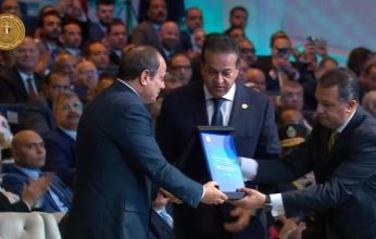 مصر.. الرئيس السيسي يتسلم الإستراتيجية الوطنية للصحة والسكان