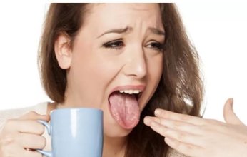 هل شعور المرارة في الفم يشير لوجود اضطرابات نفسية؟ طبيب مصري يوضح