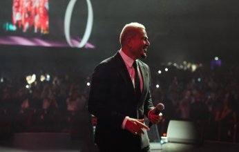 بالصور.. عمرو دياب يتألق في حفل ضخم بدبي