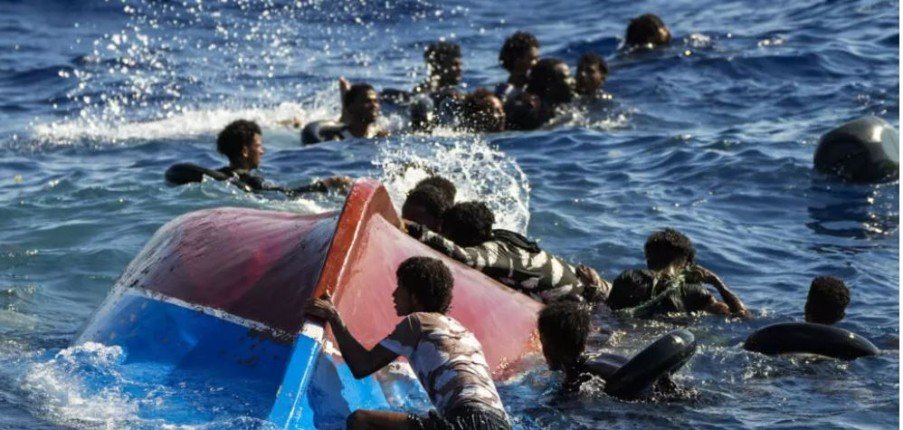 الجيش اللبناني ينجح في إنقاذ 99 مهاجرا غير شرعي من الغرق شمالي البلاد الجيش اللبناني ينجح في إنقاذ 99 مهاجرا غير شرعي من الغرق شمالي البلاد