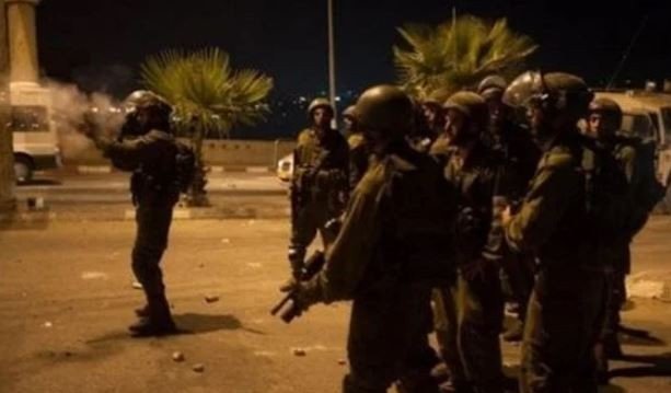 الاحتلال الإسرائيلي يقتحم مدينة طولكرم بالضفة الغربية الاحتلال الإسرائيلي يقتحم مدينة طولكرم بالضفة الغربية