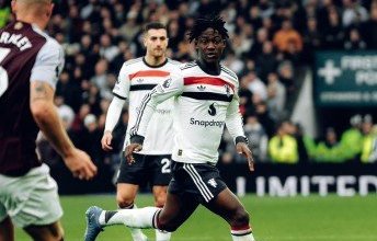 تعثُّر جديد لـ”الشياطين الحمر” أمام أستون فيلا في الدوري الإنجليزي الممتاز