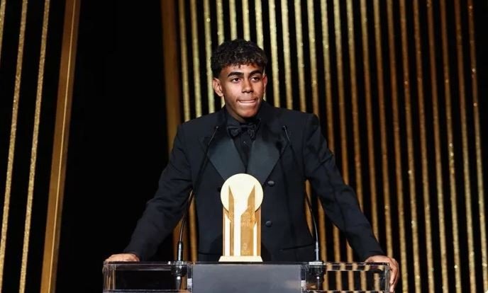 حفل الكرة الذهبية 2024.. لامين يامال يتوج بجائزة كوبا لأفضل لاعب شاب في العالم حفل الكرة الذهبية 2024.. لامين يامال يتوج بجائزة كوبا لأفضل لاعب شاب في العالم