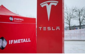 شركة تسلا تستدعي قرابة الـ700 ألف سيارة فى أمريكا بسبب مشكلة بالإطارات.. ما التفاصيل؟