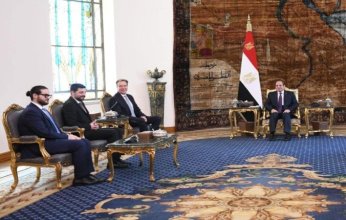 الرئيس المصري: يجب بدء عملية سياسية تقود لإقامة دولة فلسطينية مستقلة لأنها الضامن لعودة الاستقرار بالمنطقة