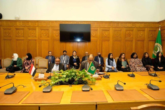 اليمن يوقع على اتفاقية تنظيم نقل البضائع على الطرق البرية بين الدول العربية اليمن يوقع على اتفاقية تنظيم نقل البضائع على الطرق البرية بين الدول العربية