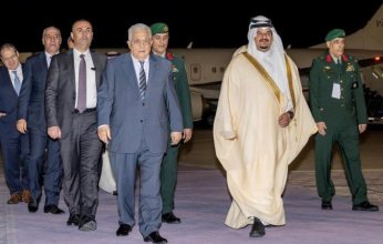 الرئيس عباس يصل الرياض للمشاركة في القمة العربية والإسلامية