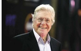 حسين فهمي: السينما المصرية بخير وهتفضل بخير ولدينا أفلام واستديوهات عظيمة