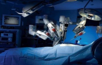 جراحون أمريكيون ينجحون في إجراء عملية زرع رئتين باستخدام الروبوت.. ما التفاصيل؟