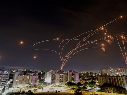 دمار كبير وسط اسرائيل بسبب صواريخ اطلقت من لبنان دمار كبير وسط اسرائيل بسبب صواريخ اطلقت من لبنان