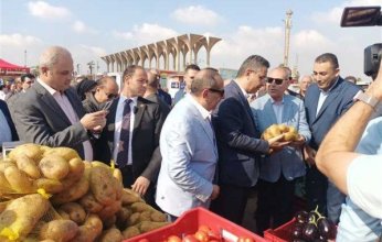 مصر.. وزير التموين ومحافظ القاهرة يفتتحان سوق اليوم الواحد