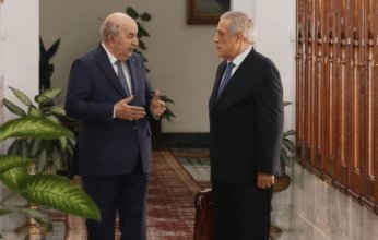 الرئيس الجزائري يقبل استقالة الحكومة ويجدد الثقة في رئيس الوزراء