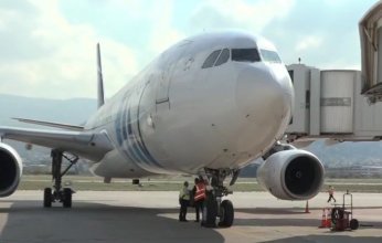 مصر تسلم لبنان شحنة مساعدات عبر مطار رفيق الحريري ضمن جسر جوي لدعمه