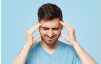 طبيب مصري يكشف عن 4 أعراض خطيرة للصداع النصفي