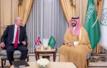 وزير الدفاع السعودي يبحث مع نظيره البريطاني تحديات المنطقة وتعزيز الشراكة الإستراتيجية بين البلدين