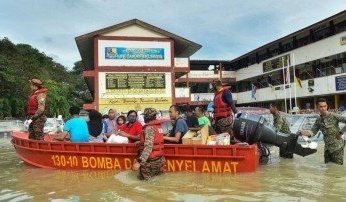 ماليزيا تتعرض لأسواء فيضانات خلال سنوات وأنباء عن سقوط ضحايا.. ماذا يحدث؟