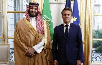 ولي العهد السعودي والرئيس الفرنسي يبحثان العلاقات الثنائية وتطورات الأوضاع الإقليمية