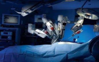 لأول مرة.. .جراحون أمريكيون يجرون عملية زرع رئتين كاملتين باستخدام الروبوت