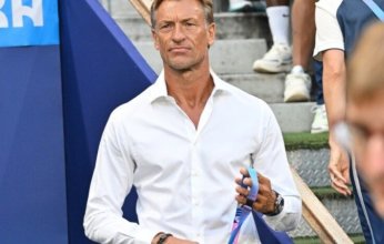 مدرب المنتخب السعودي يحبس دموعه لـ غياب فهد المولد