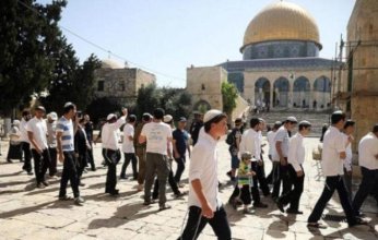 مستعمرون إسرائيليون يقتحمون المسجد الأقصى بحماية شرطة الاحتلال