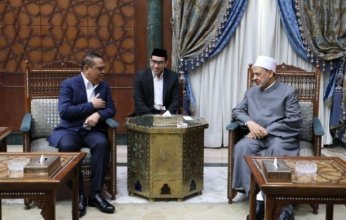 شيخ الأزهر يستقبل رئيس مؤسسة «السلام في العالمين» الإندونيسية الخيرية