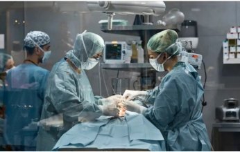 بعد واقعة طبيبة النساء.. بلاغ ضد طبيب مصري أفشى أسرار مريضة.. ما التفاصيل؟