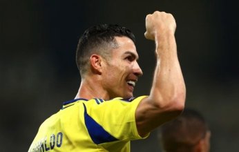 تصرف غير متوقع من رونالدو تجاه طفل أراد يتصور معه