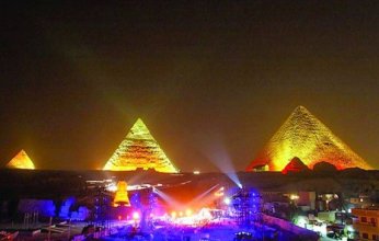 بعد فيديو تكسير الأحجار.. حفل غنائي بمنطقة الأهرامات يثير الجدل من جديد.. ما القصة؟