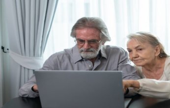 بشرى سارة.. استخدام الإنترنت يقلل من الاكتئاب بين كبار السن