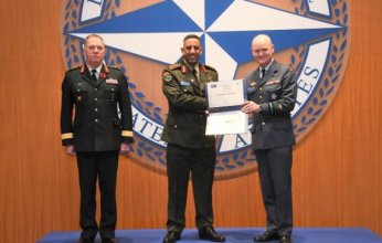 ضابطان في الجيش الكويتي يتخرجان من كلية الدفاع التابعة لحلف الناتو