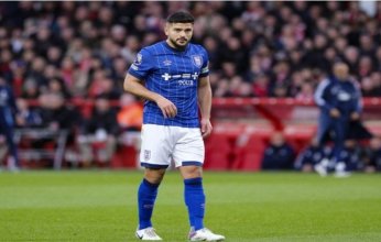 سام مرسي يرفض ارتداء شارة "قوس قزح" بالدوري الإنجليزي