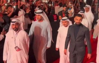 محمد صلاح يصل معرض الشارقة الدولي للكتاب لحضور ندوة عن مسيرته الكروية