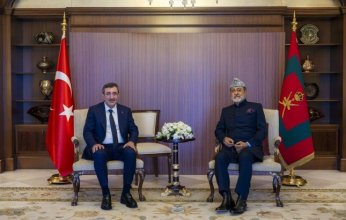 تركيا وعمان تبحثان سبل تعزيز العلاقات الثنائية بين البلدين