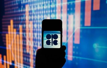 أسعار النفط تستقر عالمياً وسط ترقب اجتماع «أوبك+».. ماذا يحدث في الأسواق؟