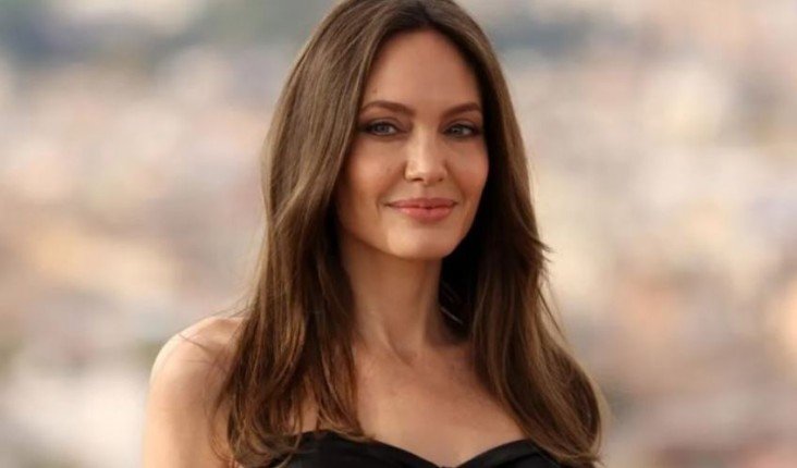 فيلم سينمائي جديد يمنح أنجلينا جولي تجربة في عالم الموضة فيلم سينمائي جديد يمنح أنجلينا جولي تجربة في عالم الموضة