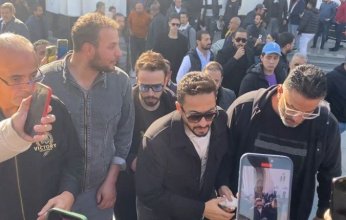 بالصور.. تشيع جنازة حما الفنان المصري حمادة هلال من مسجد فاطمة الشربتلي بالتجمع الخامس