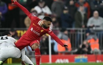 صلاح يقود ليفربول للانفراد بقمة الدوري الإنجليزي