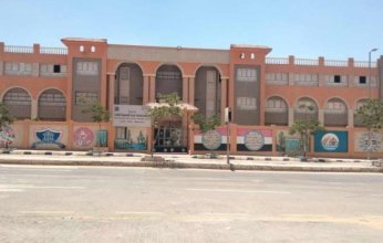 مدرسة بمنطقة أكتوبر الجديدة في مصر تتعرض للاعتداء من قبل «بلطجية» وإصابة مدرس بكسور وجروح بالغة.. ما القصة؟