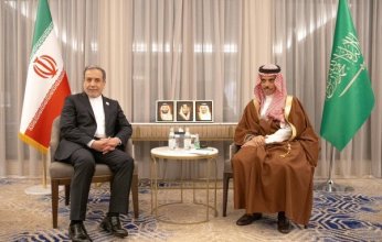 السعودية وإيران تبحثان سبل تعزيز العلاقات الثنائية بين البلدين