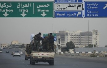 الاشتباكات العنيفة بين الإدارة العامة الجديدة وفلول نظام الأسد.. هل تلعب الأيادي الخارجية لإفشال الثورة السورية؟