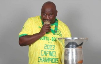 "يتحرش باللاعبات".. صن داونز يعلن إيقاف مدربه لحين انتهاء التحقيق