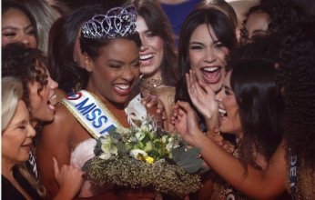 أكبر متسابقة سنًا.. سيدة عمرها 34 عاماً تفوز بمسابقة ملكة جمال فرنسا