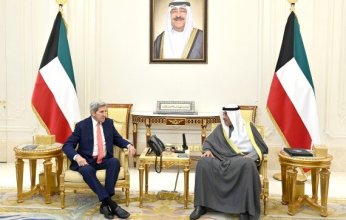 ولي العهد الكويتي يستقبل وزير الخارجية الأمريكي الأسبق جون كيري